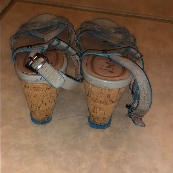 Shoes - Picture 3 of 4